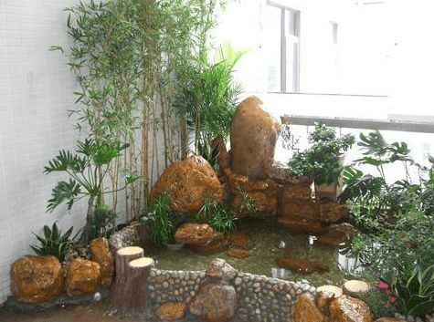 宋小寶豪宅奢華設(shè)計(jì) 客廳假山綠樹與陽(yáng)臺(tái)金柱子的藝術(shù)融合